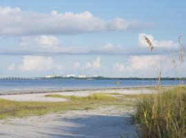 Lucky Charm 1 by Sun Palace Vacations, hotel i Fort Myers Beach