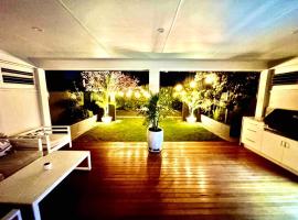 Luxury modern beach house with stunning outdoor, hotel din Grange