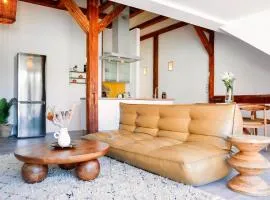 Helles Design-Loft im Zentrum mit Schlossbergblick
