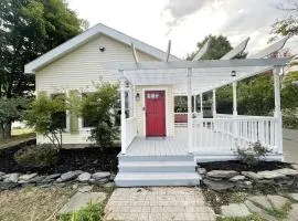 Bright, Airy Home in Hudson!