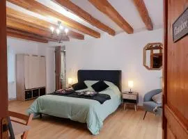 Chambre Léa à Châteaudun, accès PMR, jardin et piscine - FR-1-581-150