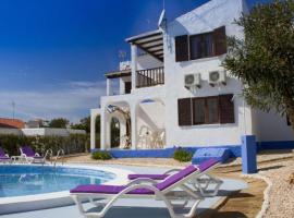 Estudios Blue Beach by Escape Home, Hotel in Cala en Forcat