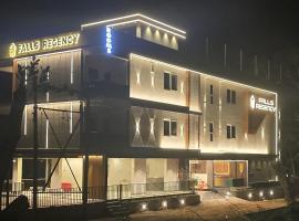 Falls Regency, hotel v destinaci Kaliyal