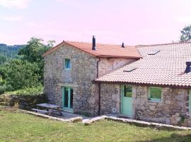 Casa rural a las afueras de Santiago, hotel en Trobe