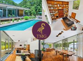 Villa Spectrum Luxury Villa with Pool & Outdoor Shower in East Hampton, луксозен хотел в Springs
