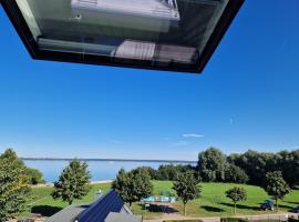 Villa Sole am Fleesensee, hotel com piscina em G&ouml;hren-Lebbin