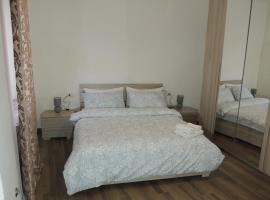 Casa serenità "bilocale con ingresso indipendete", hotel in Novara