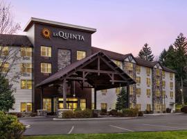 La Quinta Inn & Suites by Wyndham Lake George, hotel v mestu Lake George