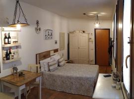 Taty House Studio Apartment, hôtel à Orbetello