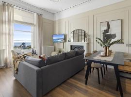 Sea Breeze, Luxury Views Seafront Stylish Home, hotel a Teignmouth