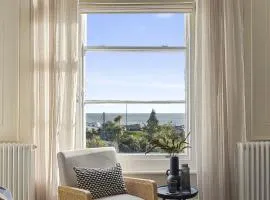 Sea Breeze, Luxury Views Seafront Stylish Home