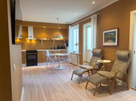 Trerummare med panoramautsikt och balkong i Visby innerstad、ヴィスビーのバケーションレンタル