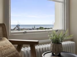 Sea Breeze, Luxury Views Seafront Stylish Home, Hotel in Teignmouth