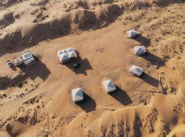 Silent Dunes Camp、Ḩawīyahのホテル