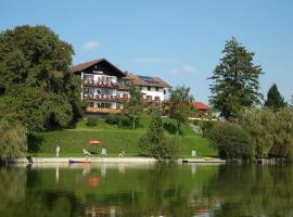 Karlshof, hotel vicino alla spiaggia a Seebruck