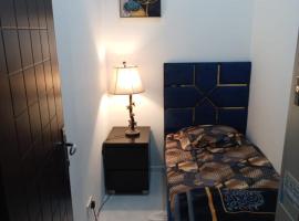 Elite Space Partition room in Dubai very near Union and Banyas Metro - Creek - Gold Souq, hotel v Dubaji