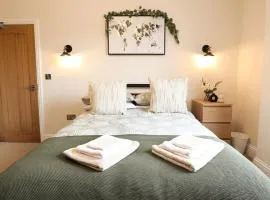 Green Nest Room with private bathroom