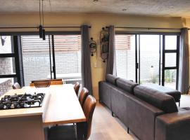 Rustic Hills #1 Luxury Self Catering unit, hotel mewah di Swakopmund