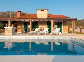 Countryside Villa With Pool, Three Bedrooms