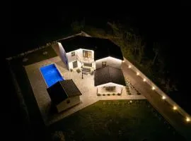 Villa Vilma-house with heated pool & garden