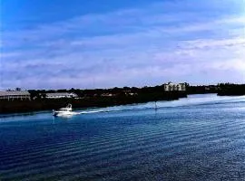 Amazing views & steps to beach 2B-2Bath-Pool 333