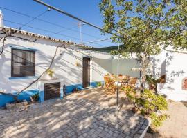 Charming Cottage near Tavira, vacation home in Juliãos