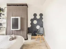 Bright & Stylish 4-Bed Home in the Heart of Morden