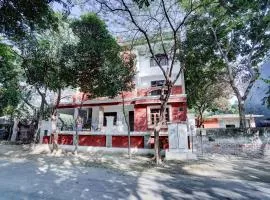 PLAY THE ROYAL INN GUEST HOUSE - couple friendly