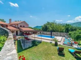 VILLA CASTRA