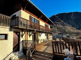 Gite L'emparis à 10 minutes des Deux-Alpes, Hotel in Mizoën