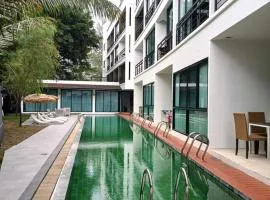 Private apartment at Kris Condo by Lofty