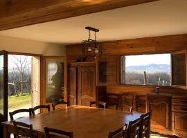 Gite La Grange sur les Bois, hotel v destinaci Aiguebelette-le-Lac