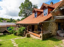 Kamenny dom Pikovce, villa i Abrahamovce