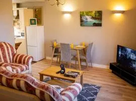 Modern Spacious 2 Bed Apartment Wolverhampton with Free Secure Parking