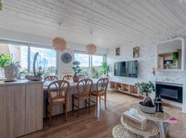 Le Nid Cosy accès direct sur la mer、ル・バルカレスのホテル