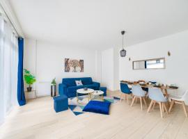 Stylish 3 bdr & Garden Oasis on the Edge of Paris, hotel i Saint-Mandé