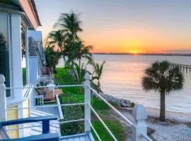 Margarita-Ville on the water! Stunning Sunsets!!