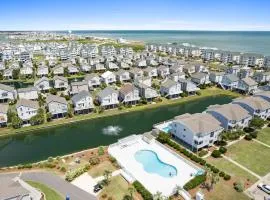 4 BD 3 BA Cottage on Ocean Isle Beach with Water View & Community Pool!