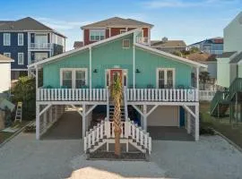 Remodeled Beach Happy 4 Bedroom 2 Bathroom for 9 Guests!