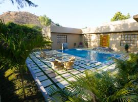 Arvita Villa with Swimming Pool, hotel v destinaci Rāma