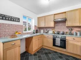 Station & Shops 3min walk I Heathrow 15 mins I x2 Ensuites I Parking x2