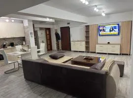 Apartament 3 camere lux cu terasă - Central Universitatea din Craiova - PARCARE GRATUITĂ