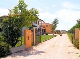 Agriturismo Il Melograno: Tessera'da bir çiftlik evi