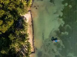 Private Beachfront House with Kayak & Guided Tours