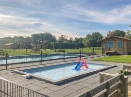 Awesome Stacaravan In Tzummarum, hotel in Tzummarum