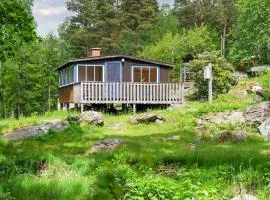 2 Bedroom Cozy Home In Uddevalla