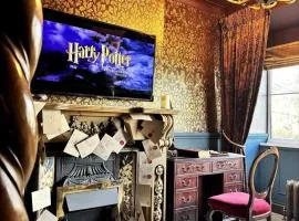 Wizards Retreat - 8 Mins to Warner Bros Studio!
