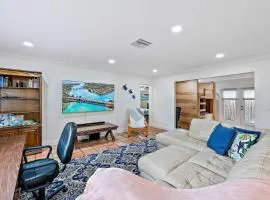 1 Mi to Shore Pet-Friendly Lake Worth Beach Home!