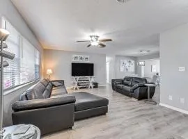 3 Mi to Venice Beach Pet-Friendly Home with Yard