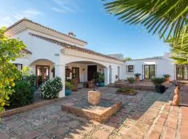 Gorgeous Spanish Chalet, Pool and Views